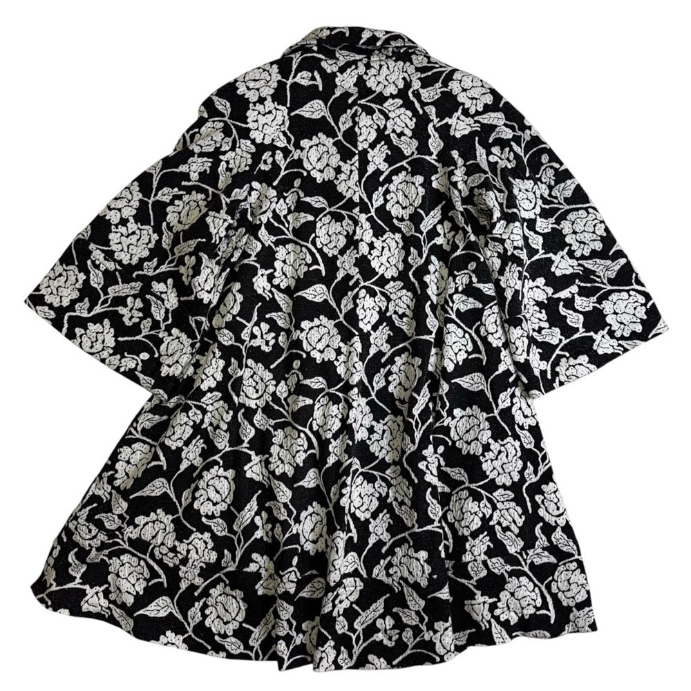 Newport News Black & White Floral Brocade Jacket Coat
Size 8
NWT
Vintage - Picture 11 of 11
